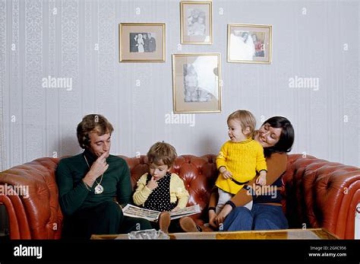 Molly Hullis: Facts About Robin Gibb's Ex-wife